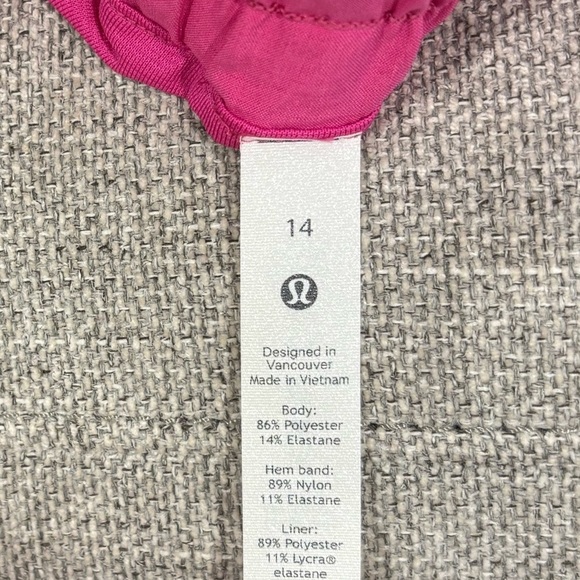 NWT Lululemon Hotty Hot Low Rise Shorts 2.5" In Sonic Pink Size 14 - Picture 5 of 6